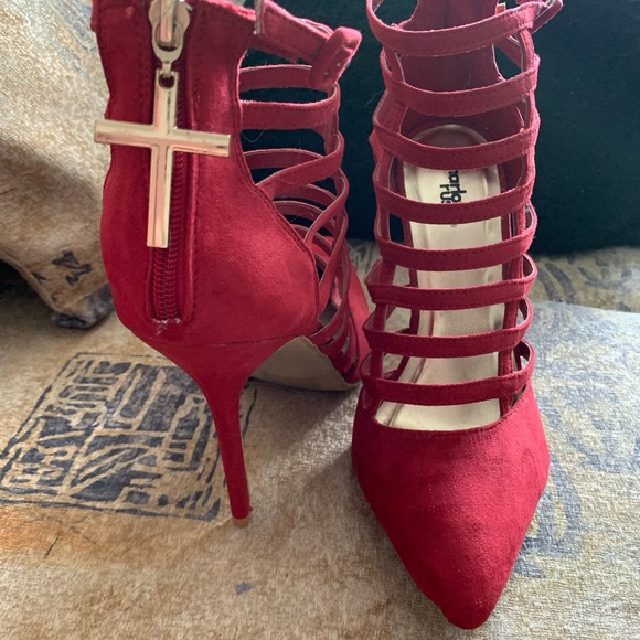 Charlotte Russe Red stiletto heels with gold cross on the back size 9 - Picture 6 of 15